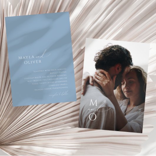 Whimsisches Skript | Blue Monogram Foto Wedding Einladung