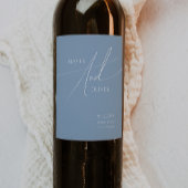 Whimsisches Skript | Dusty Blue Wedding Weinetikett