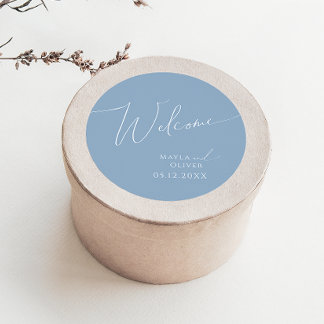 Whimsisches Skript | Dusty Blue Wedding Welcome Runder Aufkleber