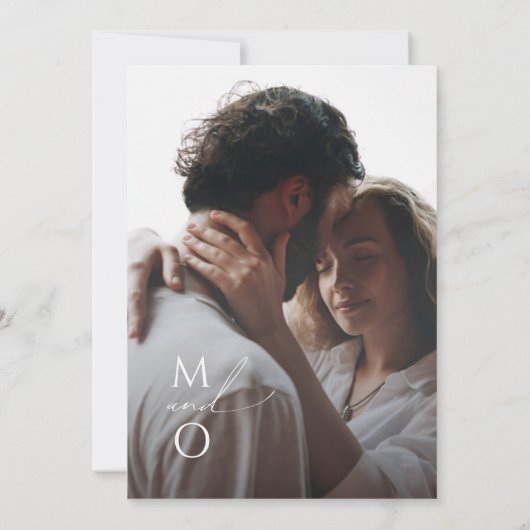 Whimsisches Skript | Rose Monogram Foto Wedding Einladung (Rückseite)