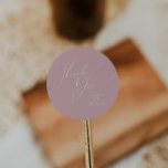 Whimsisches Skript | Rose Vielen Dank Gastgeschenk Runder Aufkleber<br><div class="desc">Einführung in unser atemberaubendes whimsical-Skript | Rose danke Ihnen Gastgeschenk Hochzeit klassischen Rundaufkleber perfekt für Ihre einfache moderne boho Frühlingsfeier. Unser elegantes Design umfasst eine lebendige, helle, pastellfarbene Farbpalette mit einem Vintagen, schicken Kalligraphieskript. Ob Sie einen minimalistischen oder klassischen Stil bevorzugen, unser einzigartiges, bearbeitbares Produkt bietet Luxus und Eleganz, perfekt...</div>