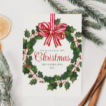 Whimsisches Wasserfarbenbad Feiertagskarte<br><div class="desc">Feiern Sie die Saison mit unserer reizvollen Whimsical Watercolor Wreath Holiday Card, mit einer charmanten Illustration eines Weihnachtskranzes aus Heiligem mit einem festlich gestreiften Bogen, der den Zauber von Weihnachten einfängt. Der spielerische "Weihnachtsgrüße" in der Mitte der Abbildung ist in einem skurrilen, spielerischen Schriftart geschrieben, der Ihren Urlaubswünschen eine zusätzliche...</div>