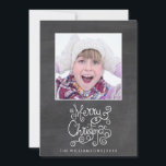 Whimsisches Weihnachtskhalkboard Kalligrafisches F Feiertagskarte<br><div class="desc">Mit dieser lustigen Urlaubskarte mit einem skurrilen Weihnachtsbaum/Kalligrafie-Design,  Ihrem Foto und dem Namen Set auf schwarzem Chalkboard-Hintergrund.  Auf der Rückseite finden Sie ein weiteres Foto und Ihre individuelle Urlaubsnachricht.  Trendy und unterhaltsam,  aber einfach und klassisch,  es ist sicher,  Freunde und Familie lächeln zu machen.</div>
