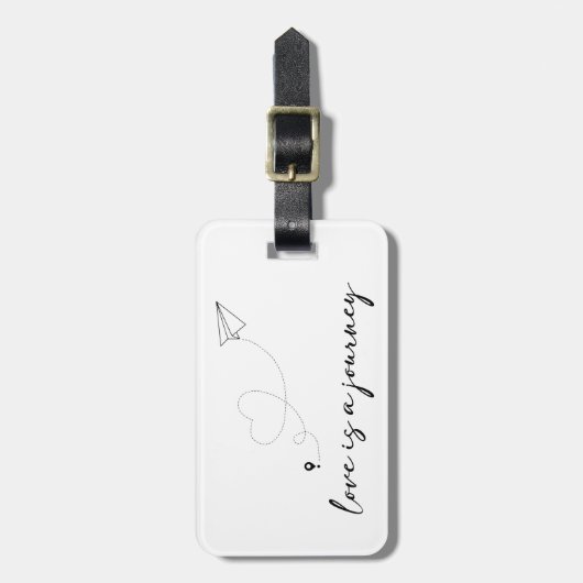 Whimsistische Liebe ist eine Reise in Schwarz und Gepäckanhänger (Vorderseite vertikal)