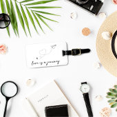 Whimsistische Liebe ist eine Reise in Schwarz und Gepäckanhänger