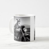 Whippet auf einem Motorrad Kaffeetasse (Vorderseite Links)