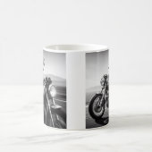 Whippet auf einem Motorrad Kaffeetasse (Mittel)