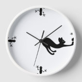 "Whiskers & Whimsy: Katzen und Lizards Wall Clock Uhr (Vorderseite)
