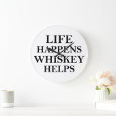 Whiskey hilft witzige Redewendungen Große Wanduhr (Zuhause)