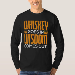 Whiskey kommt in Weisheit heraus Whiskey Maker T-Shirt