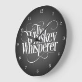 Whiskey Whisperer Große Wanduhr (Winkel)