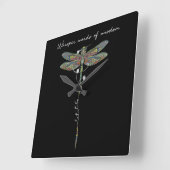 Whisper Words Of Wisdom Brocade Dragonfly Quadratische Wanduhr (Winkel)