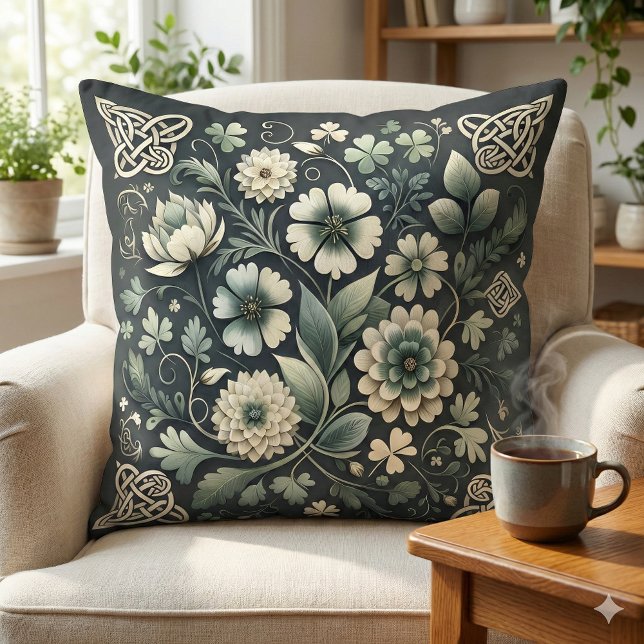 Whispered Clover Knotwork Garden Kissen (Whispered Clover Knotwork Garden Throw Pillow Mockup A)