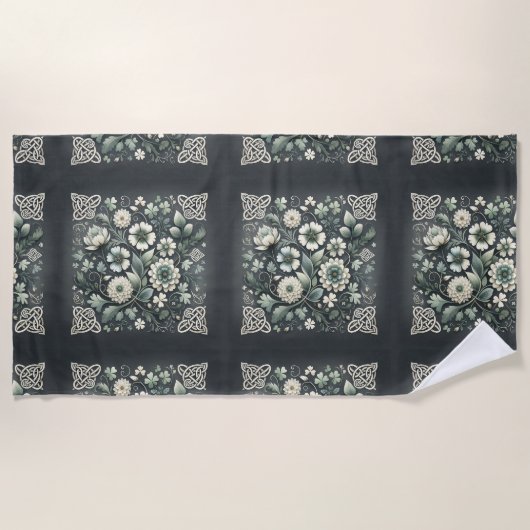 Whispered Clover Knotwork Garden Strandtuch (Vorderseite)