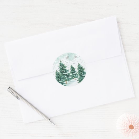 Whispers of Winter – Snowy Tree Circle Art Runder Aufkleber (Umschlag)