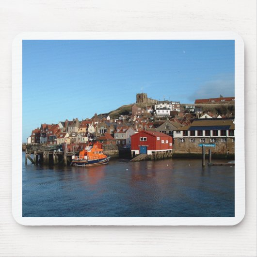 Whitby mit altem Rettungsboothaus Mousepad (Vorne)