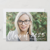 White 2025 Brush Lettering Foto Abschluss Einladung (Vorderseite)