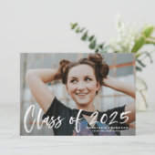 White 2025 Brush Lettering Foto Abschluss Einladung (Stehend Vorderseite)