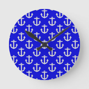 White Anchors On Blue Background Runde Wanduhr