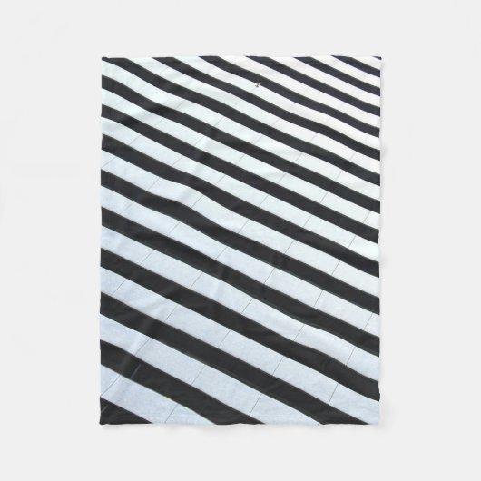 White and black striped illustration fleecedecke (Vorderseite)