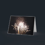 White and Gold Fireworks I Patriotic Celebration Karte<br><div class="desc">Feuerwerke sind eine traditionelle Art,  viele Feiertage wie den Gedenktag,  den 4. Juli und den Neujahrstag zu feiern. Dieses Bild zeigt Feuerwerke in Weiß- und Goldtönen. Auch als Widescreen-Wallpaper "White and Gold Fireworks I" von www.mlewallpapers.com.</div>