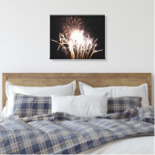 White and Gold Fireworks I Patriotic Celebration Leinwanddruck (Insitu (Schlafzimmer))
