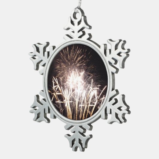 White and Gold Fireworks I Patriotic Celebration Schneeflocken Zinn-Ornament (Rechts)