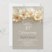 White and Gold Floral 30th Wedding Anniversary Einladung (Vorderseite)