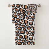White and Gold Foil Cheetah - Leopard Muster Badhandtuch Set (Insitu)