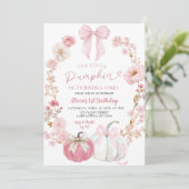 White and Pink Bow Coquette Pumpkin 1st Birthday Einladung (Stehend Vorderseite)