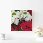 White and Red Poinsettias II Weihnachtsfeiertage Quadratische Wanduhr (Zuhause)