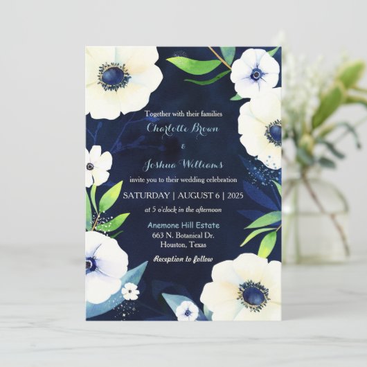 White Anemones Navy Blue Wedding Einladung (Stehend Vorderseite)