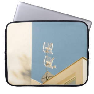 WHITE ANTENNA ON GEBÄUDE LAPTOPSCHUTZHÜLLE