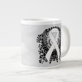 White Awareness Ribbon mit Flügeln Jumbo-Tasse (Vorderseite Rechts)
