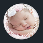 White Berry Gerahmt Baby Foto Magnet<br><div class="desc">Ein Kreis hübscher,  weißer Blumenbeeren und Blätter umrahmt Ihr Lieblings-Baby-Foto,  um das perfekte kleine Sake-Geschenk für Eltern und Großeltern zu schaffen oder sich selbst behalten und die Zeit einzufrieren.</div>