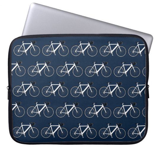 White Bicycle On Navy Blue Laptopschutzhülle (Vorderseite)