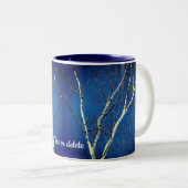 White Birch Tree Blue Sky Personalisiert Zweifarbige Tasse (VorderseiteRechts)