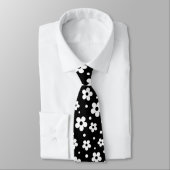 White & Black Daisies Monogramed Necktie Krawatte (Gebunden)