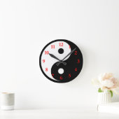 White Black Yin Yang Symbol mit roten Zahlen Runde Wanduhr (Zuhause)