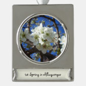 White Blossom Cluster Frühlingsblühende Birnbaum Banner-Ornament Silber (Vorderseite)