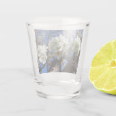 White Blossom Cluster Frühlingsblühende Birnbaum Schnapsglas (Rückseite)