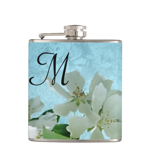 White Blume auf Blue Sky Monogram Whiskey Flask Flachmann (Vorderseite)