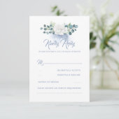 White Blume Dusty Blue Wedding RSVP Karte (Stehend Vorderseite)