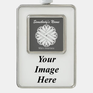 White Blume Ribbon Tmpl (V-I) von Kenneth Yoncich Rahmen-Ornament Silber
