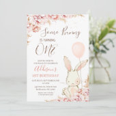 White Boho Bunny Balloon 1. Geburtstag Einladung (Stehend Vorderseite)