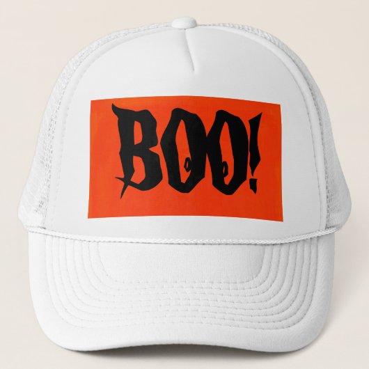White BOO! Trucker Hat in Orange and Black design. Truckerkappe (Vorderseite)