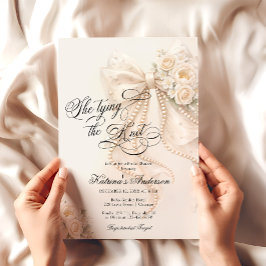 White Bow She's Tying the Knot Bridal Shower Einladung