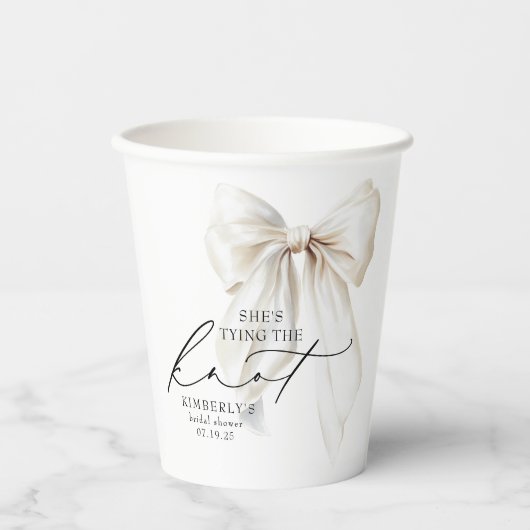 White Bow Sie bindet das Brautparty des Knotens Pappbecher (Vorderseite)