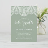 White Brocade Lace Sage Green Baby Sprinkle Einladung (Stehend Vorderseite)