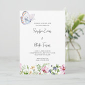White Butterfly und Wildblumen White Wedding Einladung (Stehend Vorderseite)